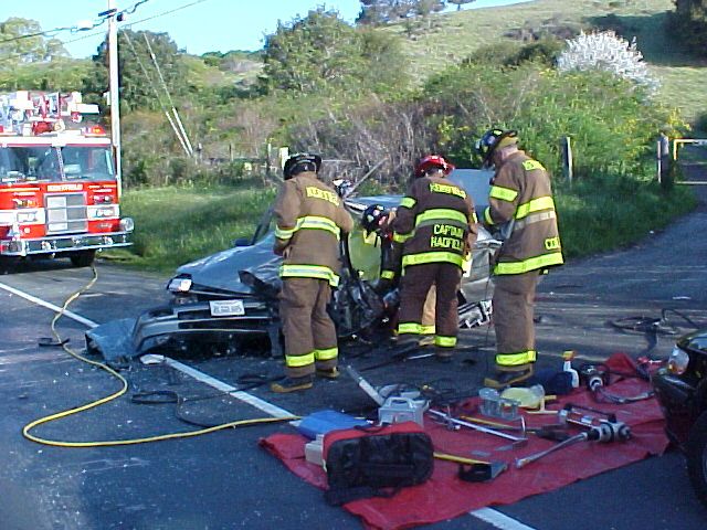 Kentfield Firefighters perform veicle accident rescue and extrication, Removing drivers door